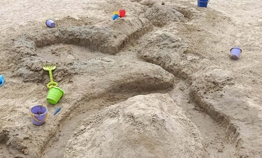 Zdjęcie do Kanały, wiaderka i świetna zabawa nad jeziorkiem