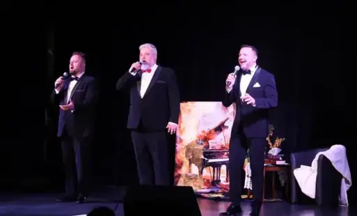 Trzech tenorów na scenie podczas występu